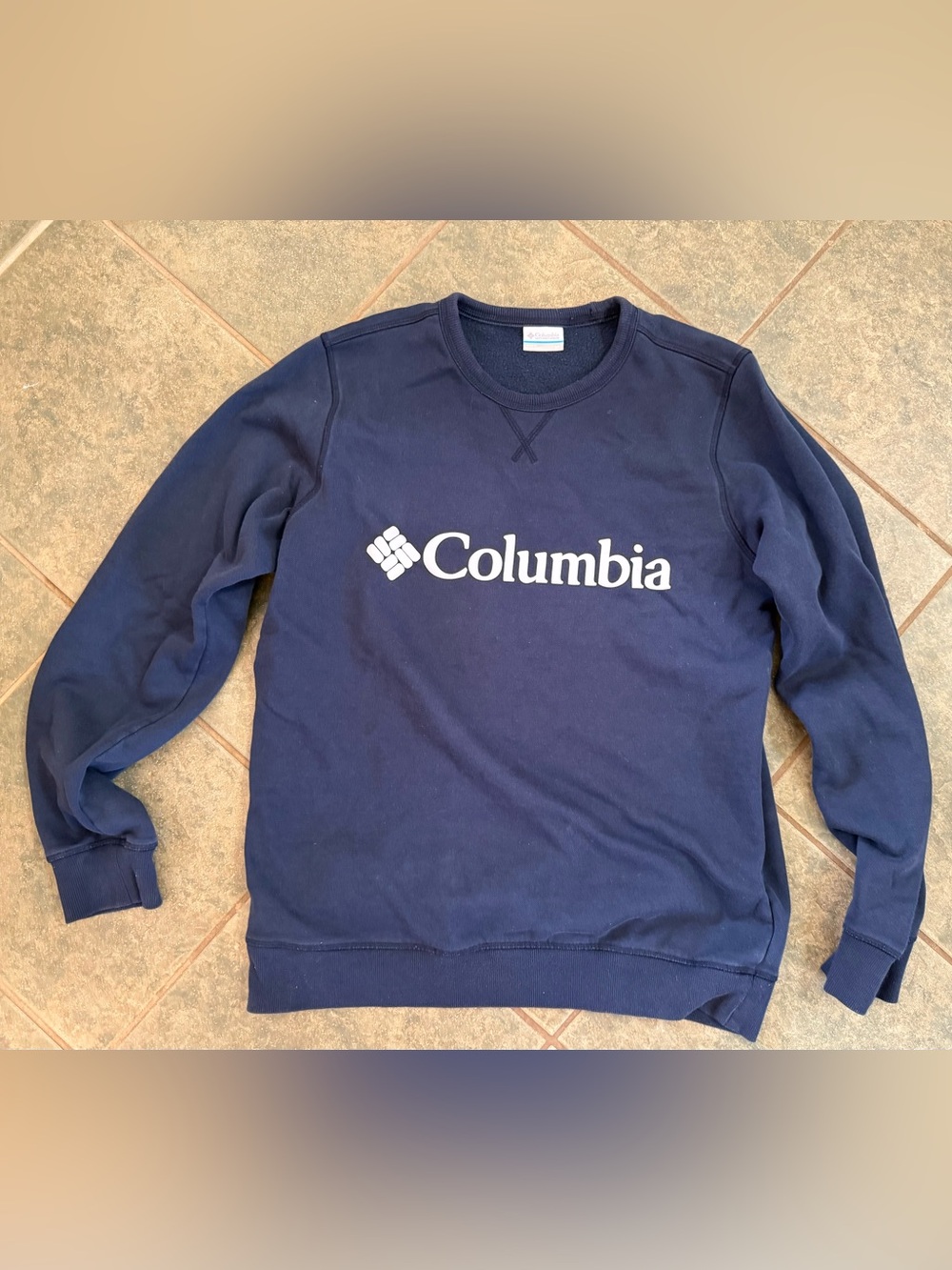 🎀3/$25🎀 Columbia Navy Crewneck Sweatshirt with White Logo